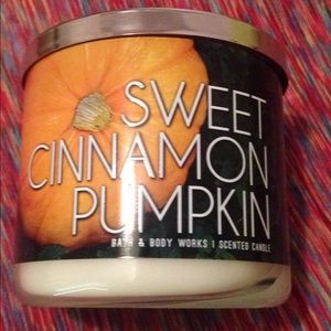 Bath and Body Works sweet cinnamon pumpkin candle